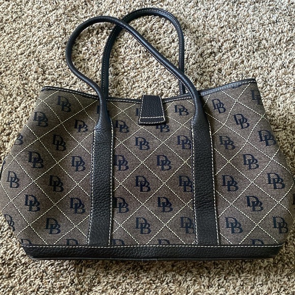 Dooney & Bourke Classic Signature Logo Shoulder Bag - Picture 6 of 16
